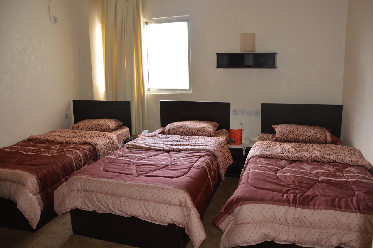 עמאן Teeba Palace Hotel Suites מראה חיצוני תמונה